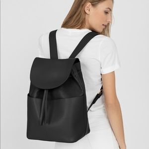 Cuyana Large Leather Backpack (black)